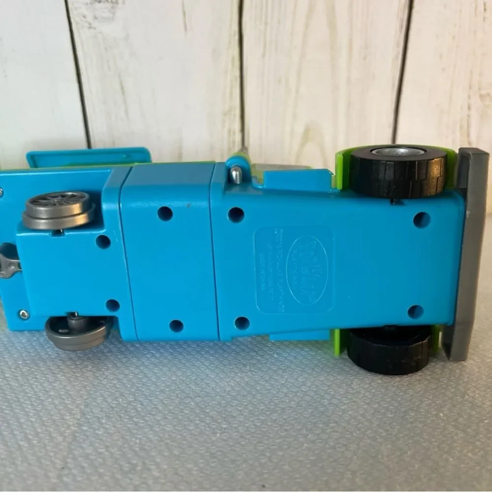 Popular Playthings Tricks Magnetic Switch and Create Toy 7 Piece Set Green Blue